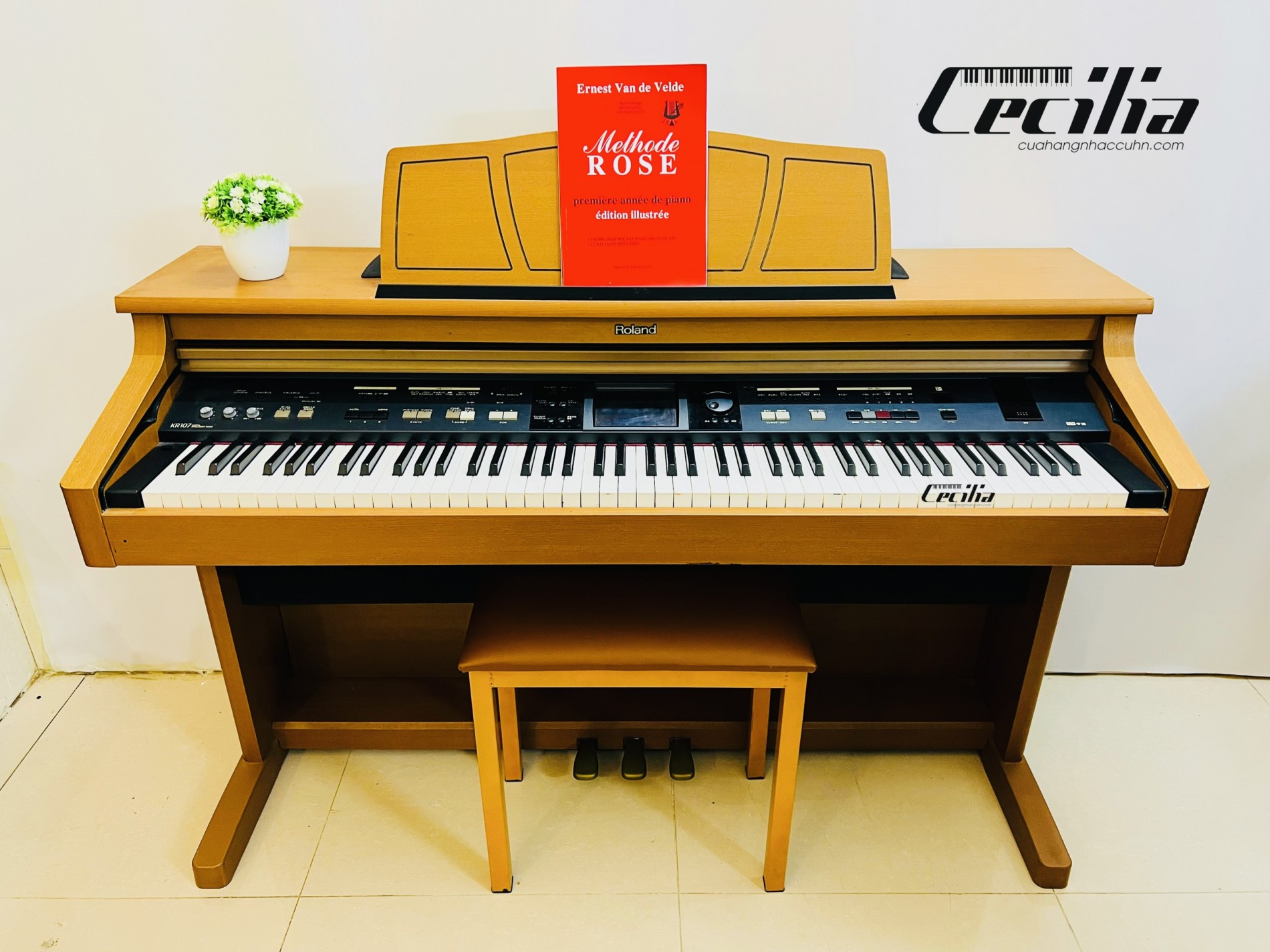 a_piano_roland_kr107