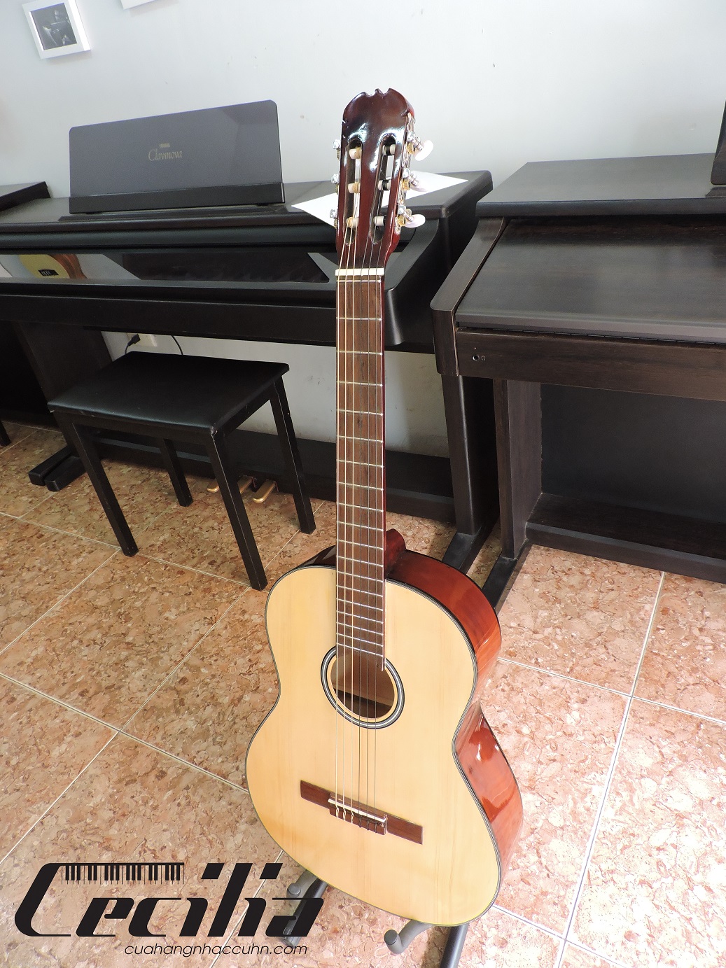 ban_dan_guitar_classic_tai_ha_noi_1