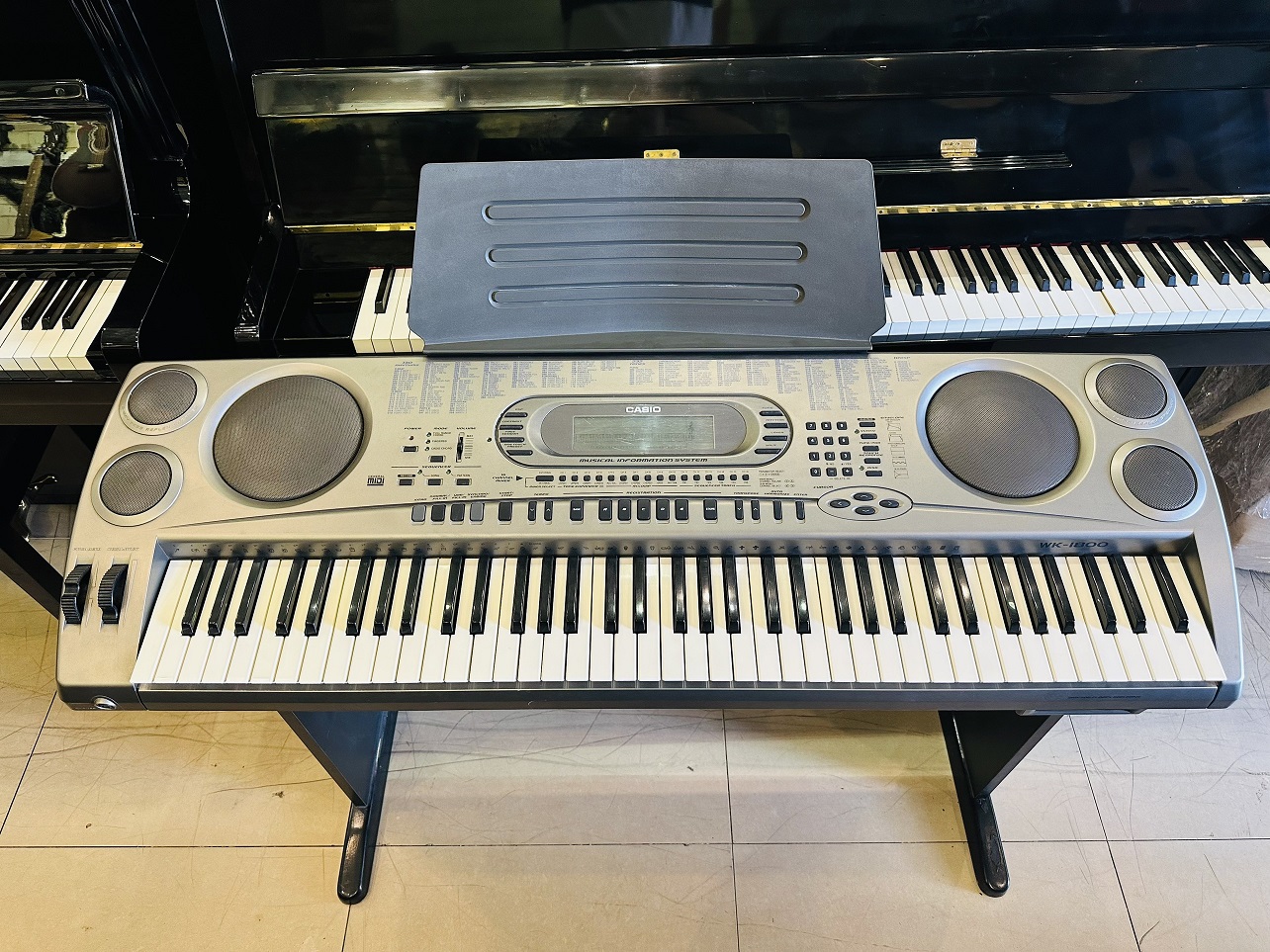 dan-casio-wk1800-1
