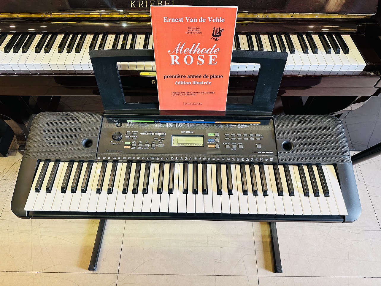 organ-yamaha-e253-1