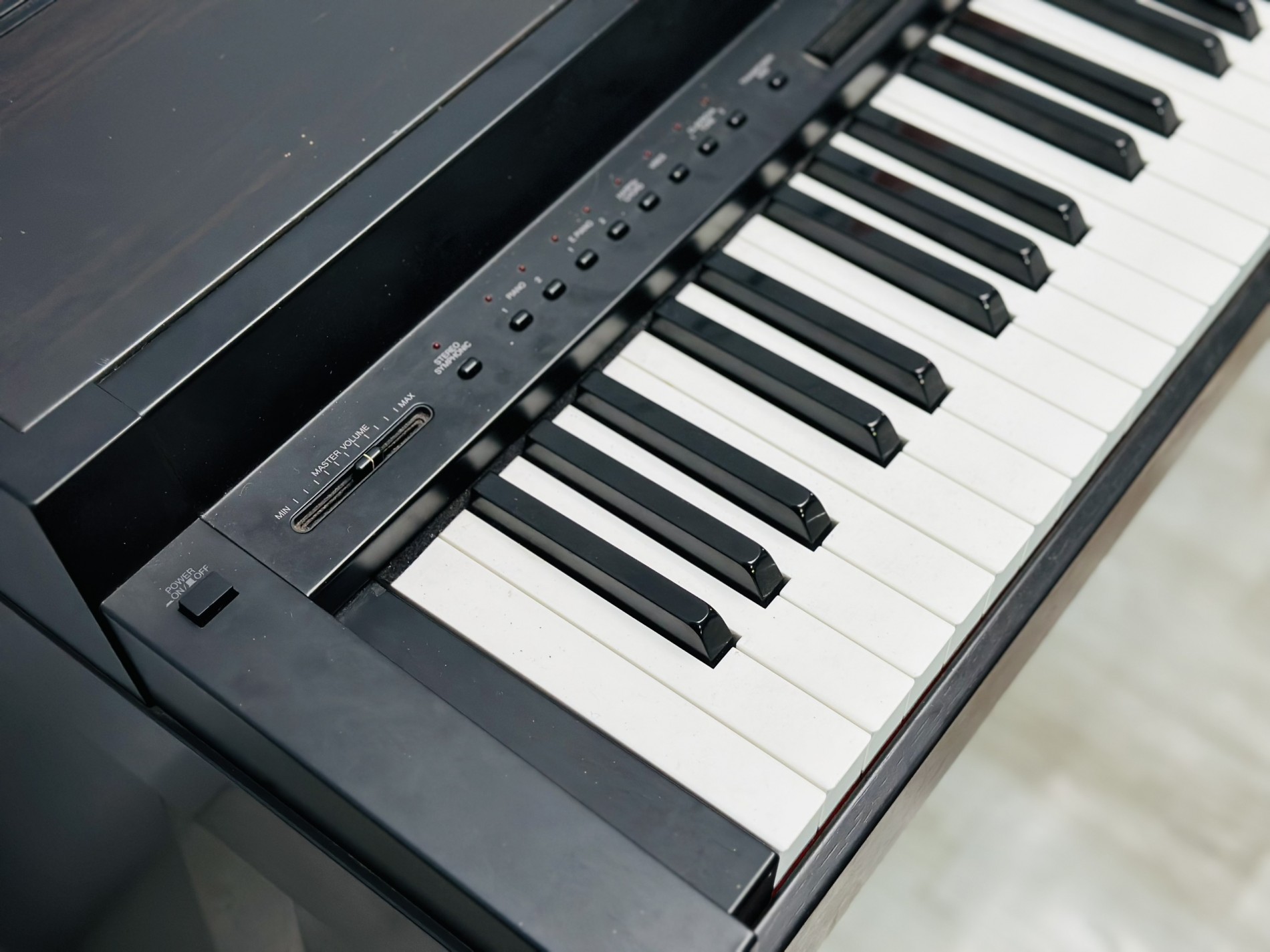 piano-dien-yamaha-gia-re-2