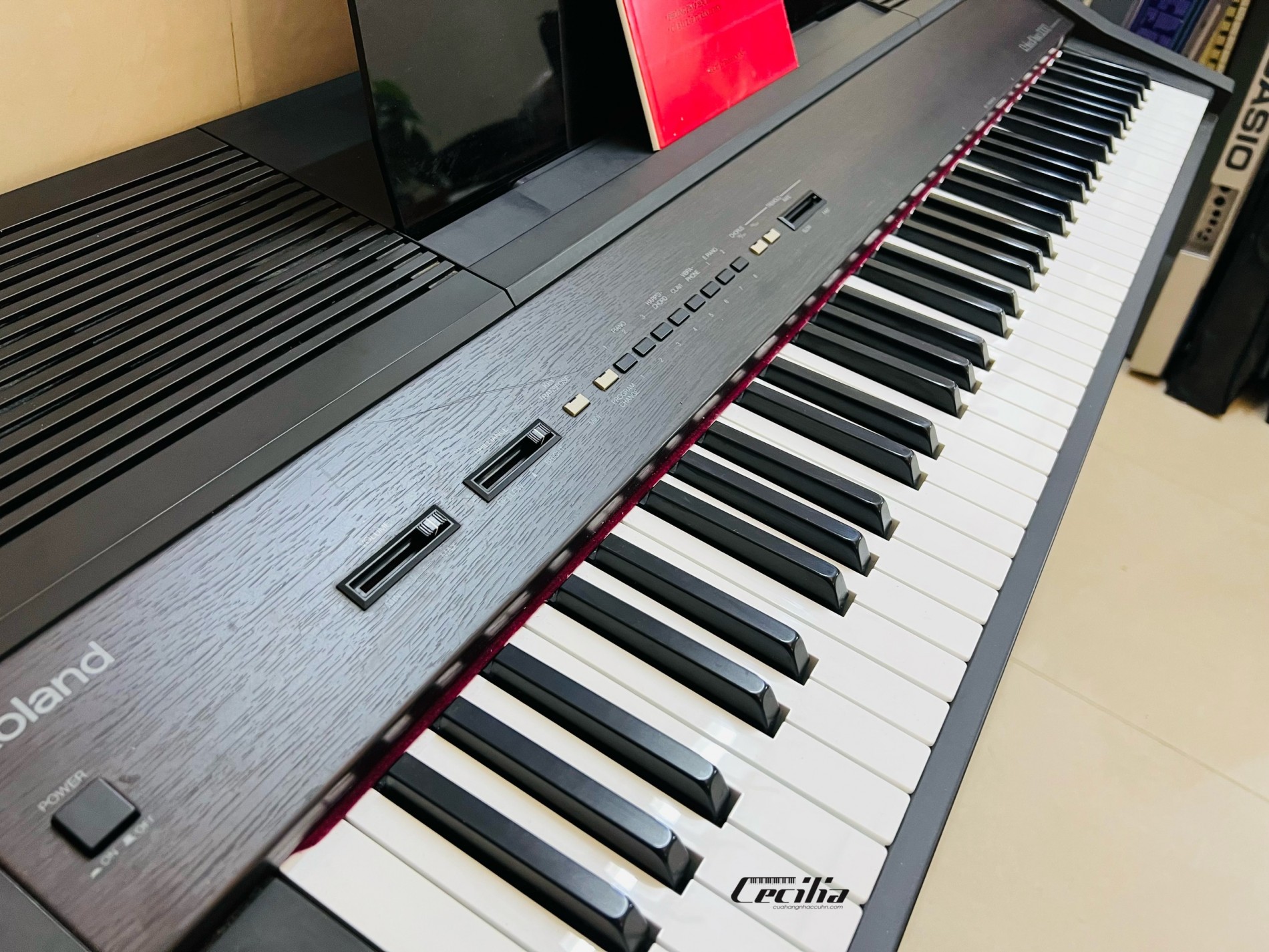 piano_roland_hp2000_tuyet_dep
