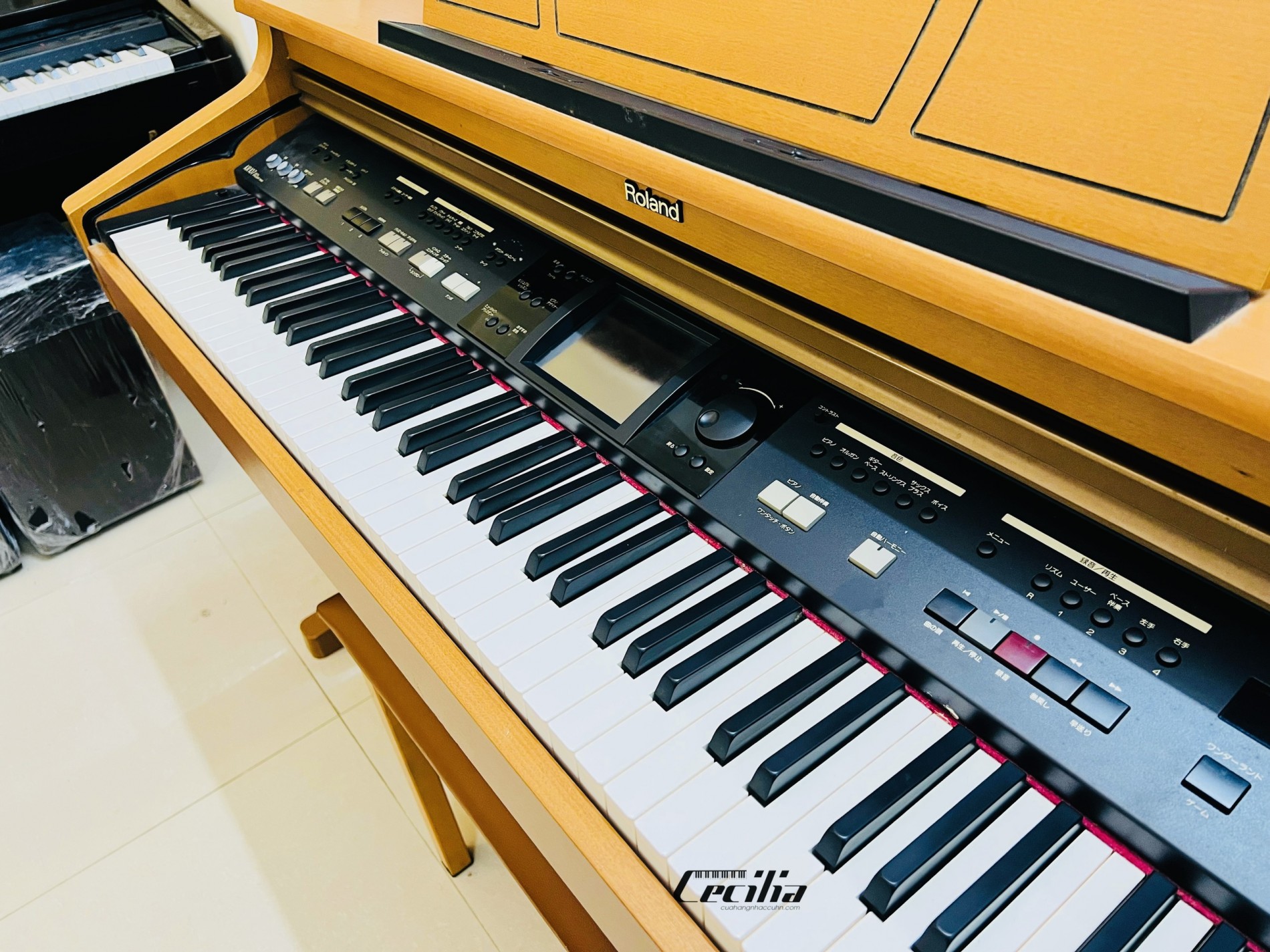piano_roland_kr107_2