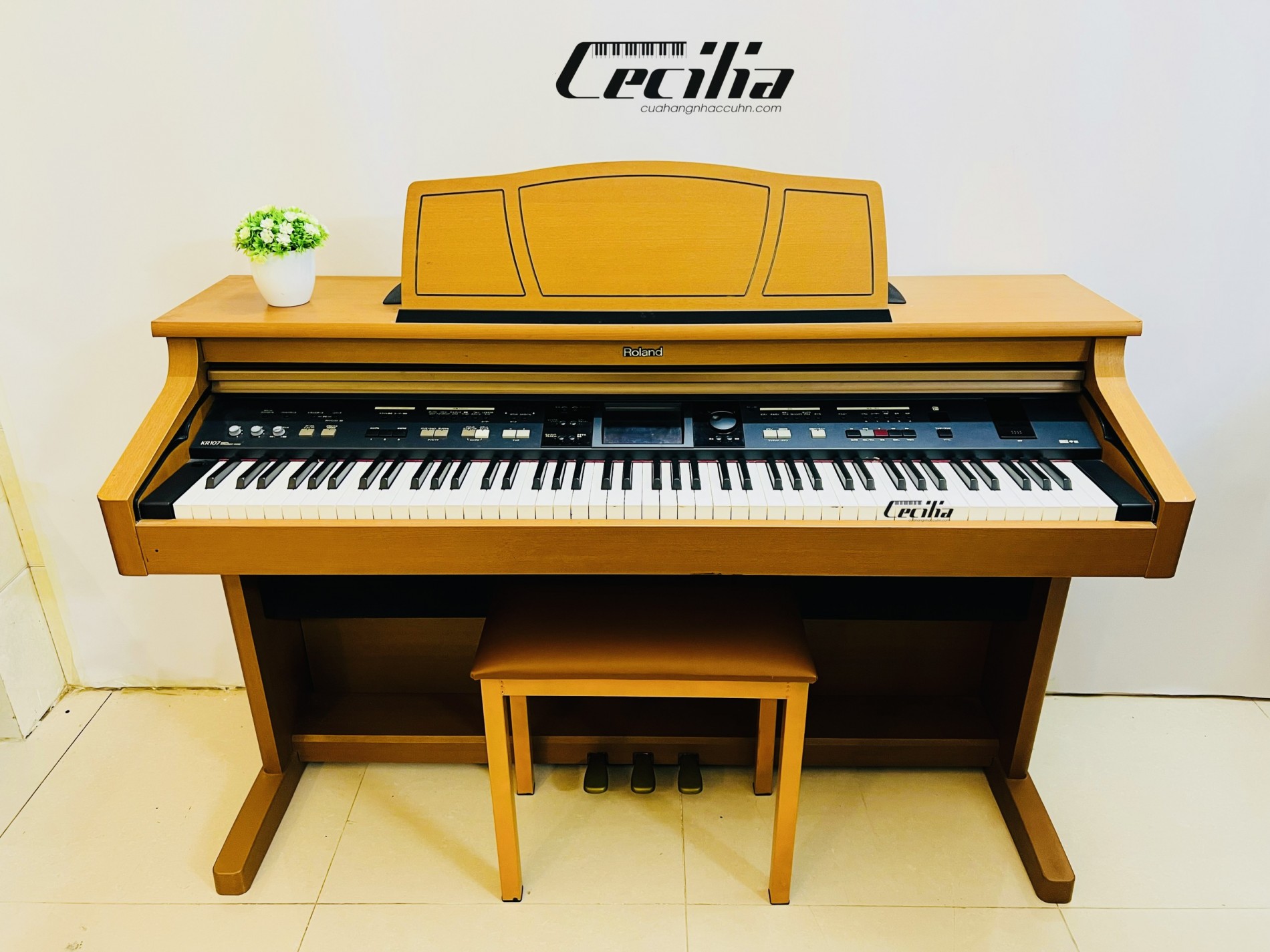 piano_roland_kr107_3
